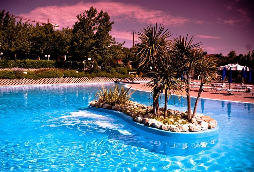 Lodge Holidays - Glamping San Marino Bagian luar foto